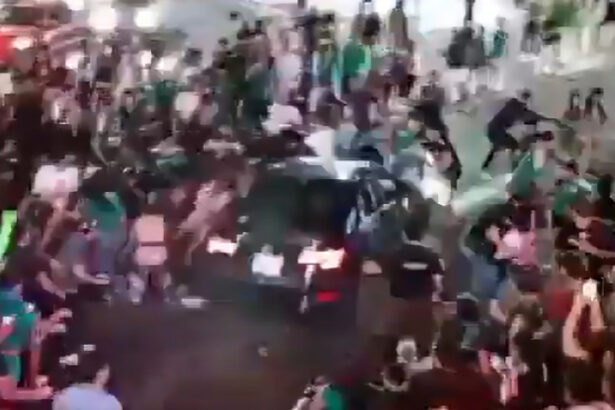 video cm 2026 mai multi raniti dupa ce o masina a intrat in suporterii mexicani la cabo san lucas dupa meciul cu cehia momentul impactului 6a3d8ae46fe8d