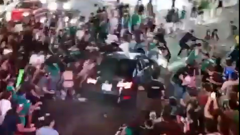 Incident la Cabo San Lucas: suporterii mexicani răniți după un accident auto, după meciul cu Cehia 51 video cm 2026 mai multi raniti dupa ce o masina a intrat in suporterii mexicani la cabo san lucas dupa meciul cu cehia momentul impactului 6a3d8ae46fe8d