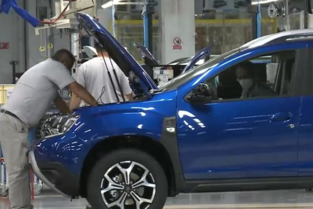 video renault lanseaza un program de plecari voluntare la dacia si rtr compensatiile ajung pana la 210 000 de lei net 6a202fa83624a