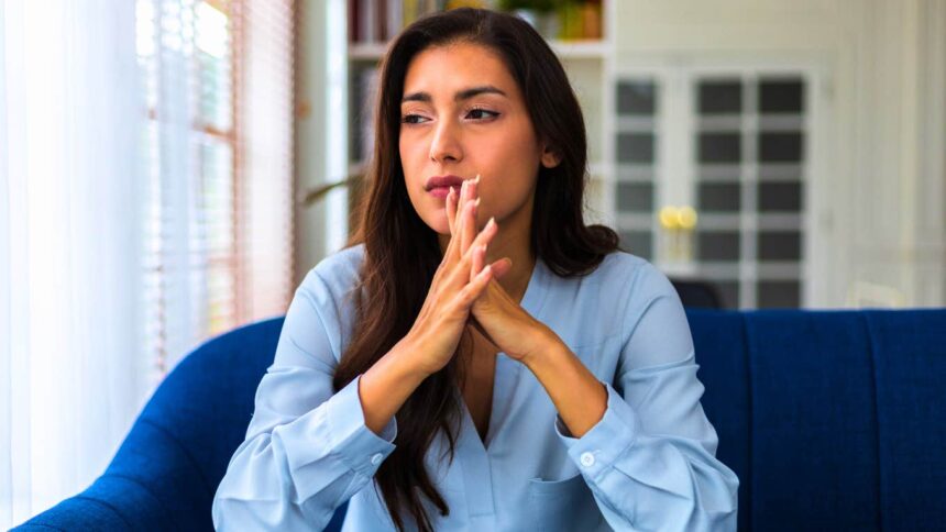 Adulții care nu-și sună des părinții pentru sfaturi au învățat 7 lecții triste în copilărie 51 adults who rarely call their parents for advice usually grew up learning 7 sad lessons 6a53c2b51de6b