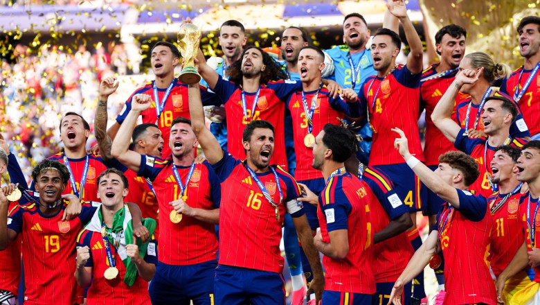 Spania, prima țară cu Cupa Mondială atât la masculin, cât și la feminin 51 cm 2026 spania a devenit prima tara care detine simultan cupa mondiala la masculin si la feminin 6a5e2e3c57c3f