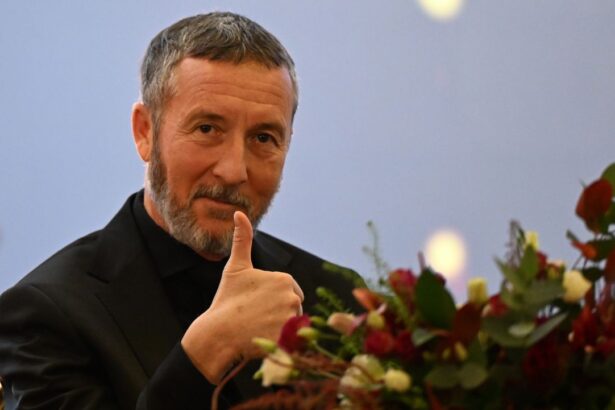 mihai stoica anunta doua transferuri la fcsb avem un gentlemans agreement luni cred ca se rezolva 6a49944266555