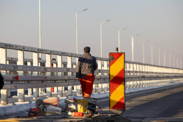 restrictii de circulatie pe autostrada moldovei din cauza reparatiilor la parapet autoritatile cer soferilor sa circule cu prudenta 6a54aaa1304cd