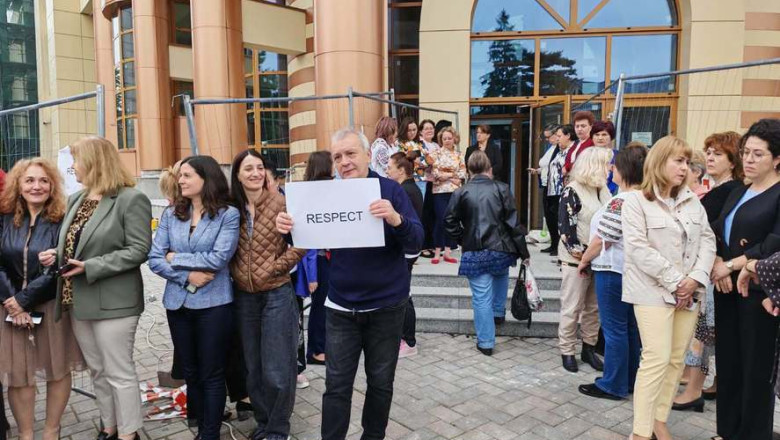 Sindicaliștii din Finanțe pregătesc un nou protest împotriva legii salarizării 51 standarde inalte recompense pe masura sindicalistii din finante anunta un nou protest fata de proiectul noii legi a salarizarii 6a54c63087d2c