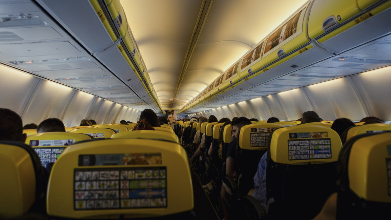 Un obiect străin, investigat în cazul pasagerului aproape aspirat de la Ryanair 51 un obiect strain suspectat in cazul pasagerului aproape aspirat de la bordul ryanair 6a5e210e7a152