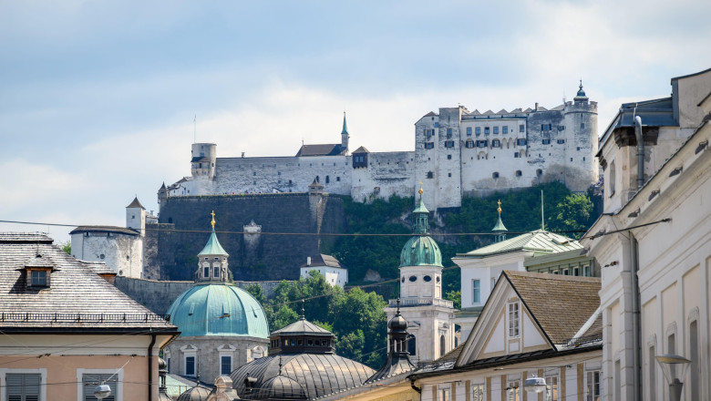 un oras european sufocat de turisti interzice accesul cu masina in centrul vechi pe timpul verii ce amenzi risca soferii 6a5364482a926