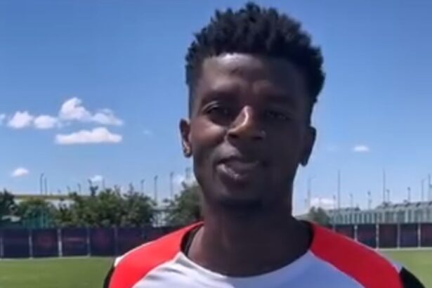 video eddy gnahore s a sfatuit cu un fost dinamovist inainte de transferul la fcsb a fost primul 6a5652f049da6