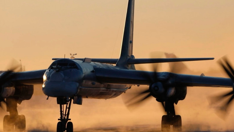 Imagini din satelit dovedesc distrugerea bombardierului rus Tu-95 în urma atacului ucrainean 51 video imaginile din satelit confirma distrugerea unui bombardier rus tu 95 in urma unui atac ucrainean 6a5ddab84accb