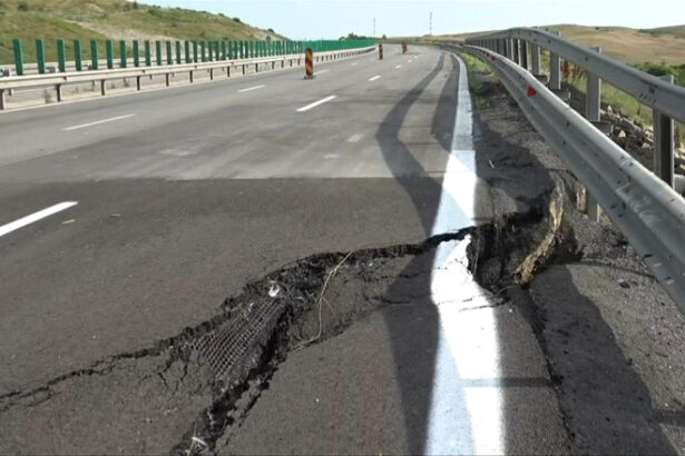 video pericol pe a10 sebes turda o portiune de drum s a surpat circulatia este restrictionata 6a4b5cc99f28c