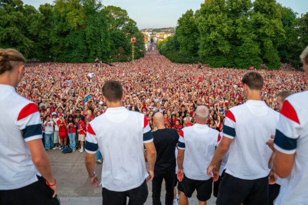 videofoto cm 2026 fotbalistii norvegieni primiti triumfal la oslo 90 000 de fani si printul mostenitor cantand la toba 6a568487ba38c