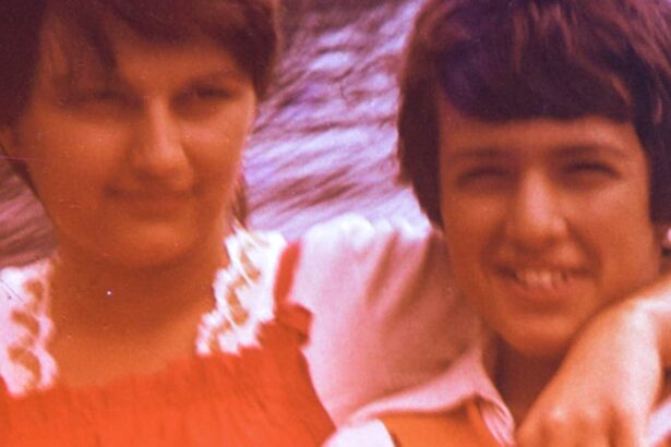 younger generations could learn from 7 old fashioned ways 70s 80s kids made life long friendships 6a513bc07acd8